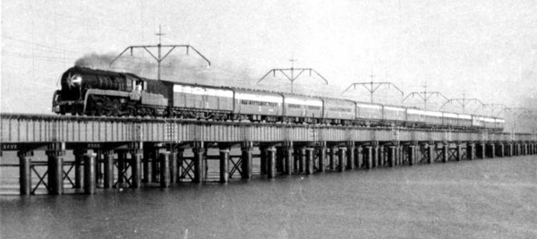 frontier_mail_old_vasai_creek_bridge.jpg