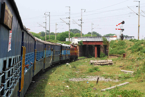 006H-NGP-JBP-Passenger-departs