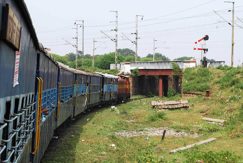 006H-NGP-JBP-Passenger-departs