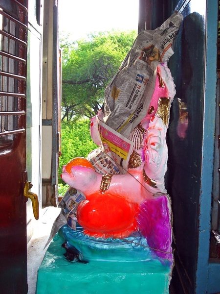 BZ R DSC00747 - LORD GANESHA IN MG TRAIN - TUKAITHAD TO DABKA - 469 RTM-AK PASS