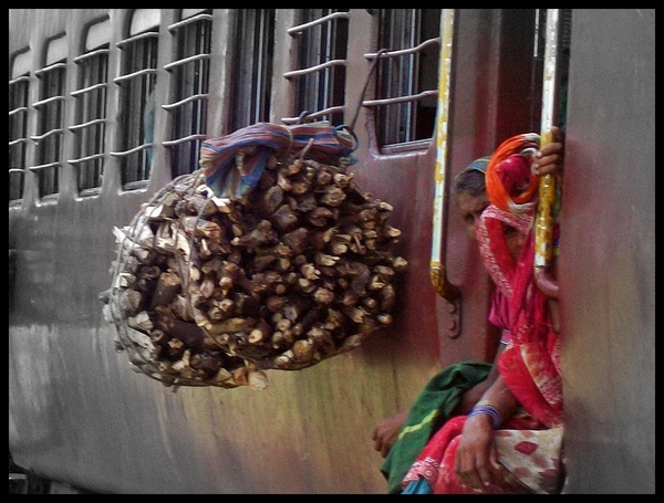 BZ R 100_1676 - Scene @ Ajanti station