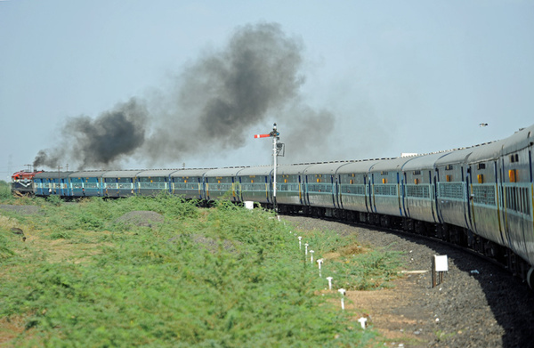 Semaphore_SurendranagarJn_PaulBigland_20110311