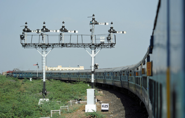 SemaphoreGantry_SurendranagarJn_PaulBigland_20110311