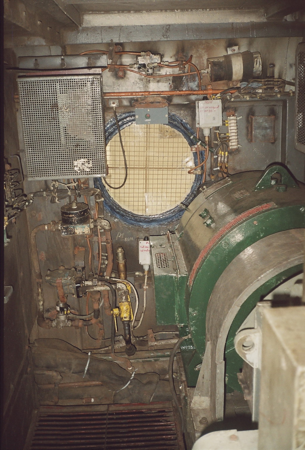 Motor-alternator set provided in WCAM-1 locos. The MA set is the green machine to the right. The silver box to the top left is the FRG (Frequency Regulator).