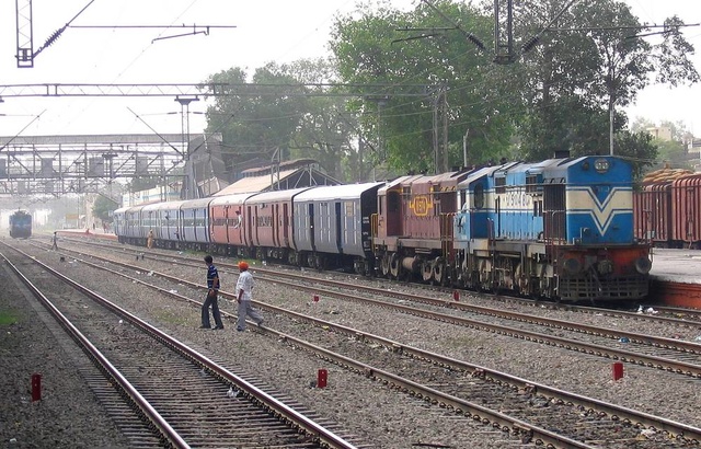 An extremely short, and not to mention overpowered rake awaits us at rajpura jn....By Vicky