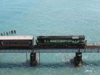 Train_on_Pamban_3