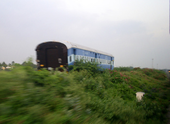 10_broken_coach_trichy_yard