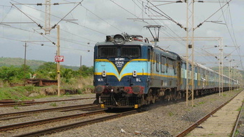 Photo of BDTS Bhuj Sayaji Nagri Express with a BL WCAM1 21848 passing Saphale outer at 70kph.
Arzan Kotval