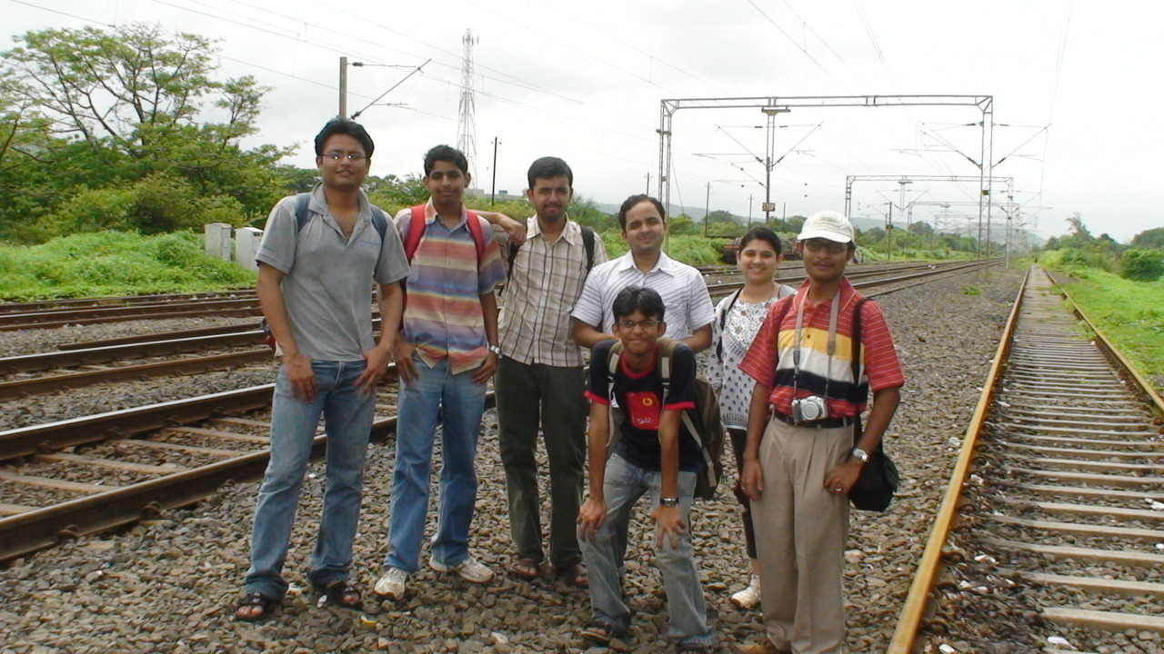 Having gala time! From L to R: Anamitra,Karan,Akshay Marathe,Sandeep & Amruta Bhate,Saurabh Basu,Apoorva (Bended). Venue: Sa