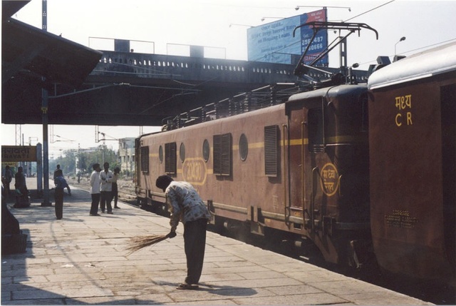 amravati_platform_wam4p_20430_11Jan03.jpg