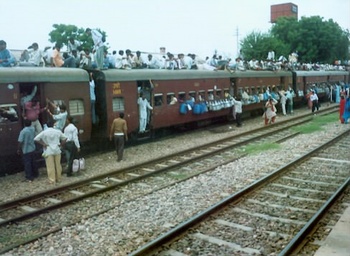 delhi_rewari_psgr_milk_cans_2003.jpg