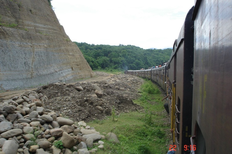  Destructive signs for BG track laying. The hill was sliced in the middle to make way for the BG whereeas the MG used to curve a