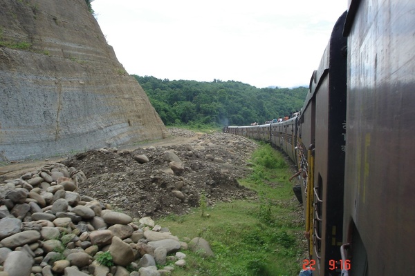  Destructive signs for BG track laying. The hill was sliced in the middle to make way for the BG whereeas the MG used to curve a