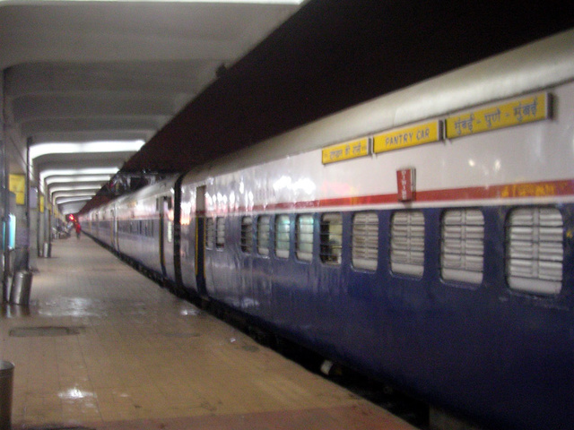 Pune_platform_one.jpg