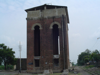 Water_Column_from_Steam_Era_Dabhoi.jpg