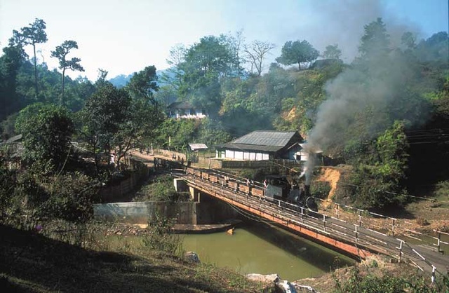 tipong_on_bridge_von_oben.jpg