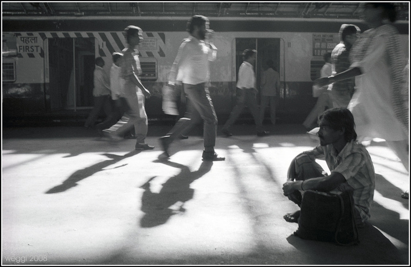 bombay-v.t,-commuters2