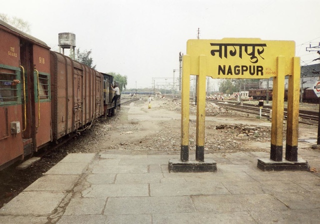 ng_covered_goods_wagon_ngp_station_board.jpg