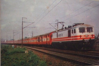 wap5_howrah_ndls_rajdhani.jpg