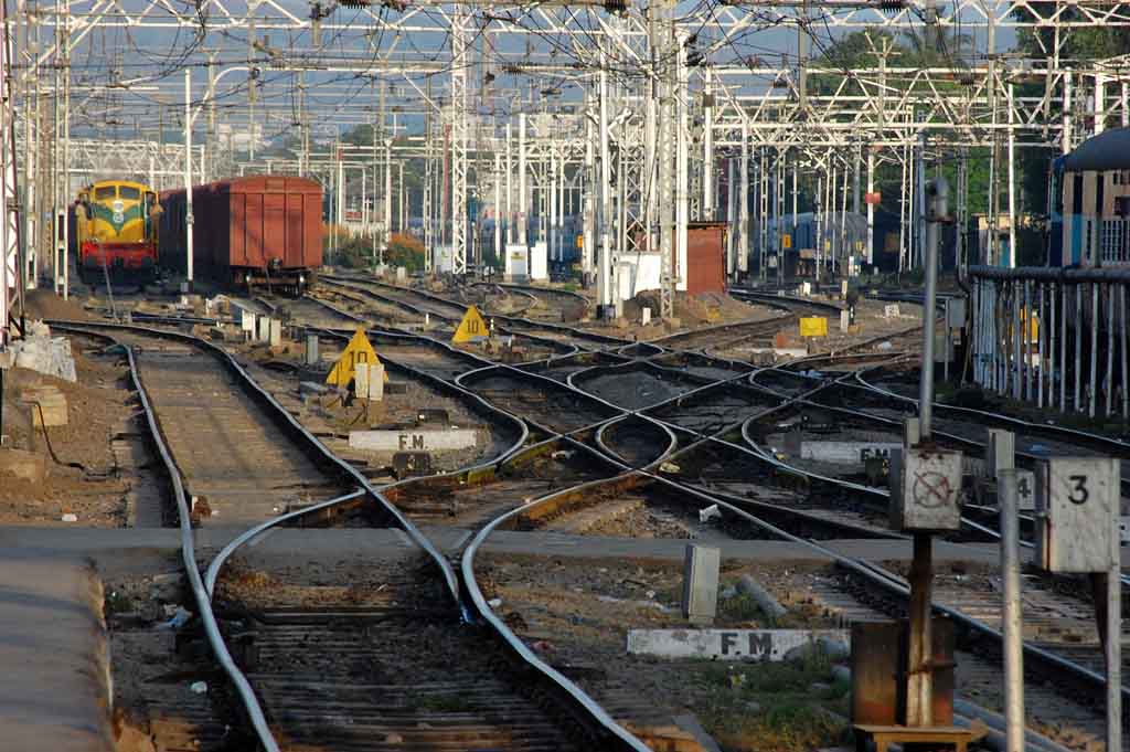 001_Pune Station_awaiting arrival of DQ loco