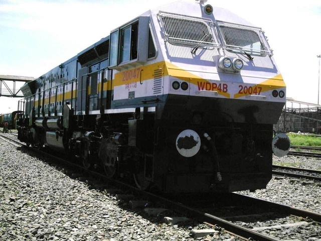 Clean #20047 WDP4 resting at New Jalpaiguri. Later while (traveling from NJP to MGS) got to know that, it was there for training