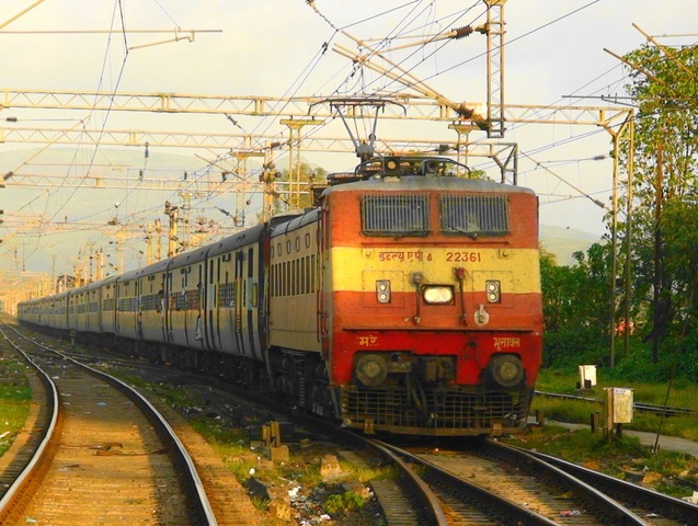 A very rare Rajdhani livery BSL WAP4# 22361 brings in the 24 coach long Varanasi LTT Superfast Express to Igatpuri station very 