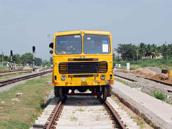 18_leyland-truck-helps-with-ballast