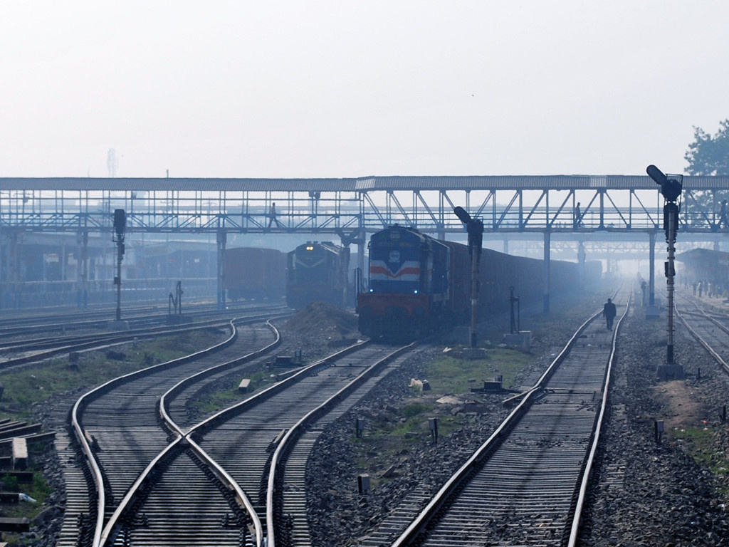 61-katihar-jn-gonda-wdm3a-18759