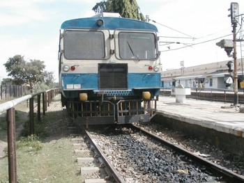 railbus_at_bangarpet_22Nov02.jpg