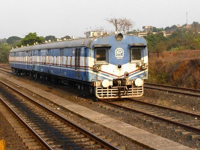 Our 2052 Madgaon Cst Jan Shatabdi Express crosses a Accident Relief Van just outside Ratnagiri station. (Arzan Kotval)