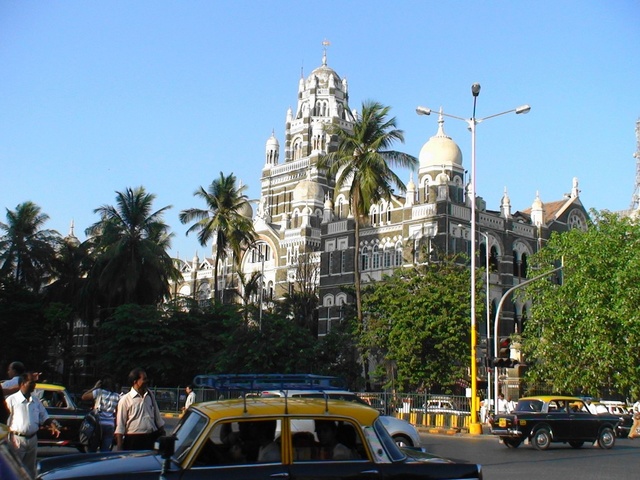 Majestic and monumental !
The breathtaking beautiful Western Railway Headquarters at Churchgate stands tall amongst greenery ri