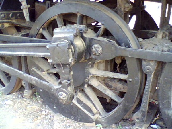 The connecting rodes and the jumbo wheel of YP-2813. The wheel arrangements is 4-6-2. By Alpesh Rathod. (Alpesh Rathod)