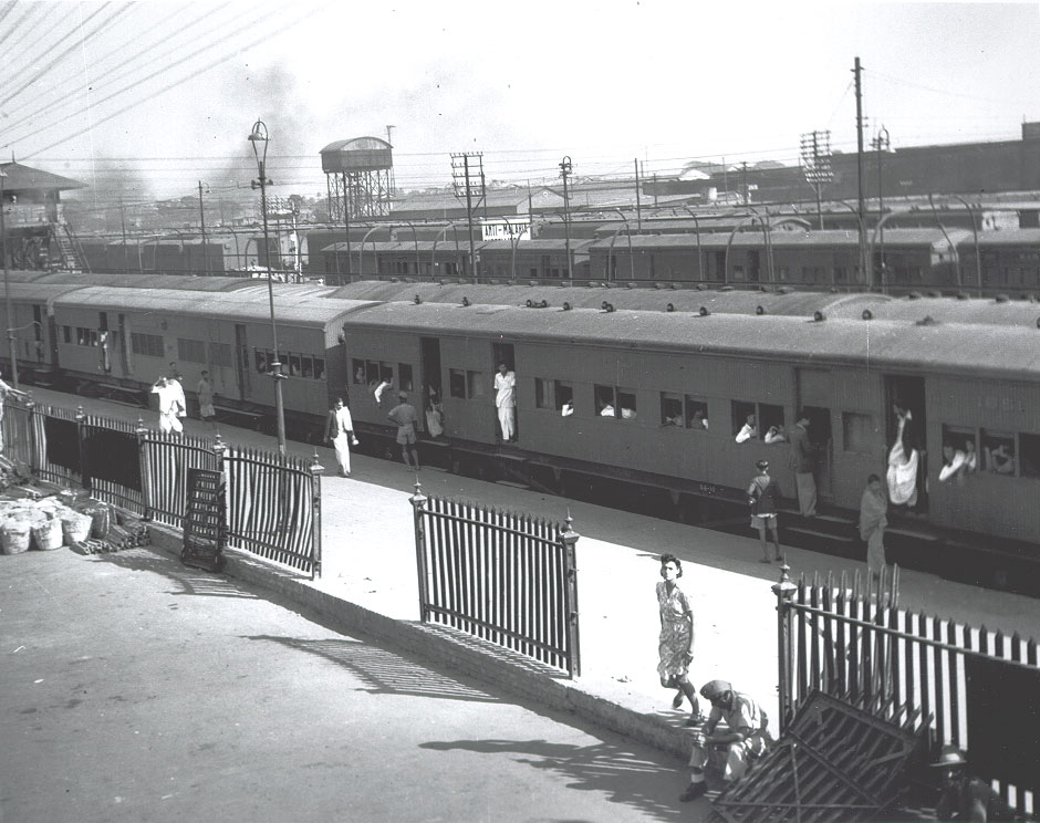 sealdah_station_1944.jpg