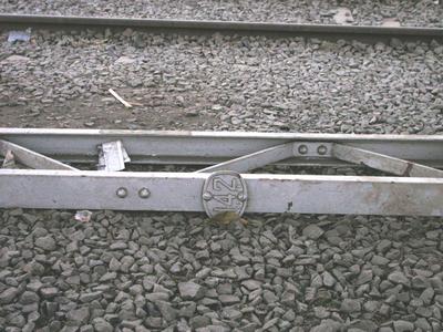 gipr_mast_with_seal_feb03.jpg