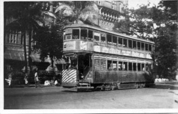 bombay_tram_opp_PostOffice_LCC_1944.jpg