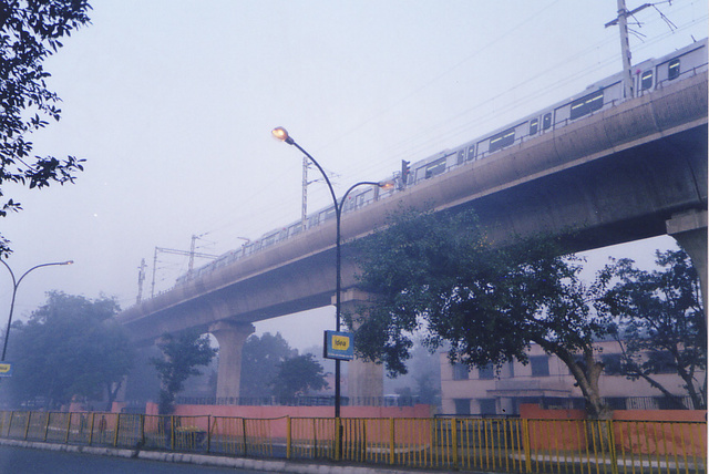 delhimetro_near_TisHazari_25Dec02.jpg