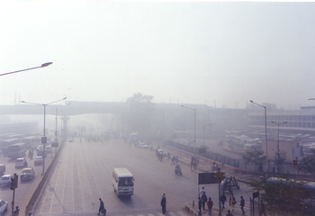 delhimetro_over_ISBT_25Dec02.jpg