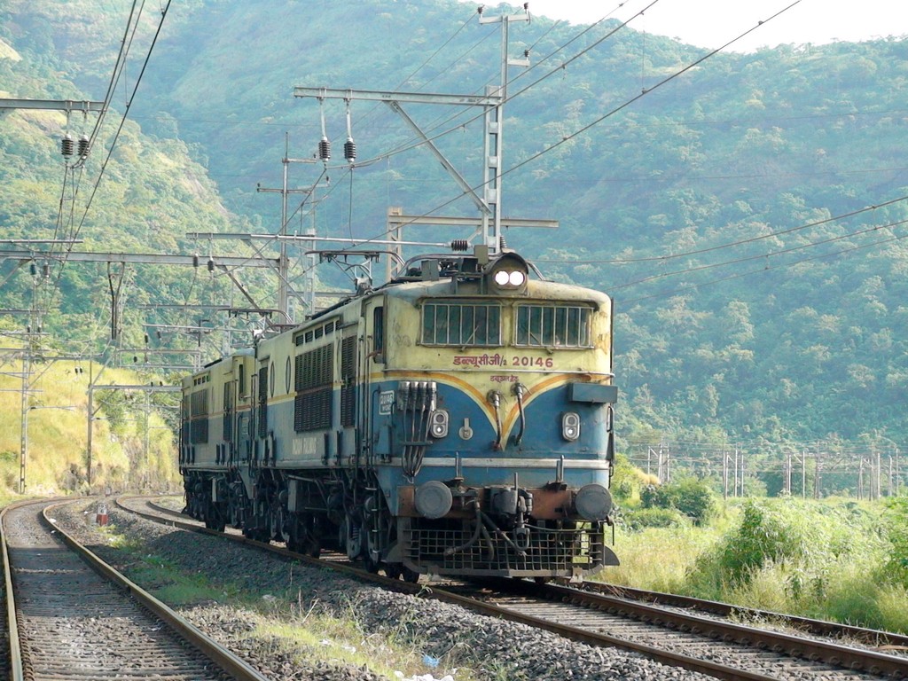 The driver of KYN WCG-2# 20146 seems to have forgotten to put off the light at Palasdhari after it left the last tunnel.   (Arza