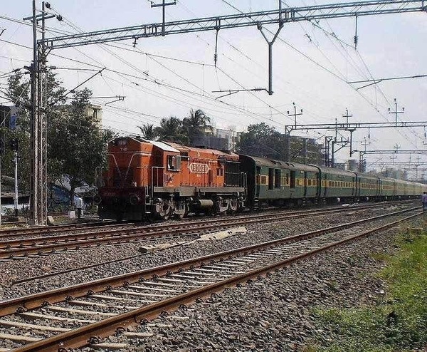 TKD WDM-3A # 16302R with BDTS DEE GR at Bhayander LC which is closed permanently.