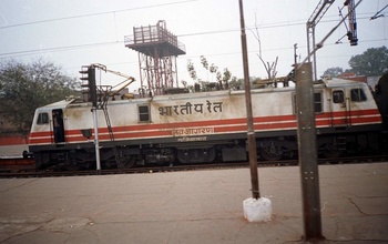 WAP5_Navjagran_Prayagraj_Tilak_Bridge.jpg