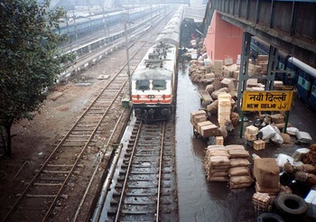 New_Delhi_WAP5_Mumbai_Rajdhani.jpg