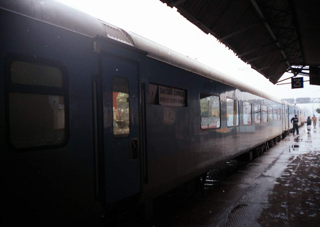 Etawah_LKO_Shatabdi.jpg