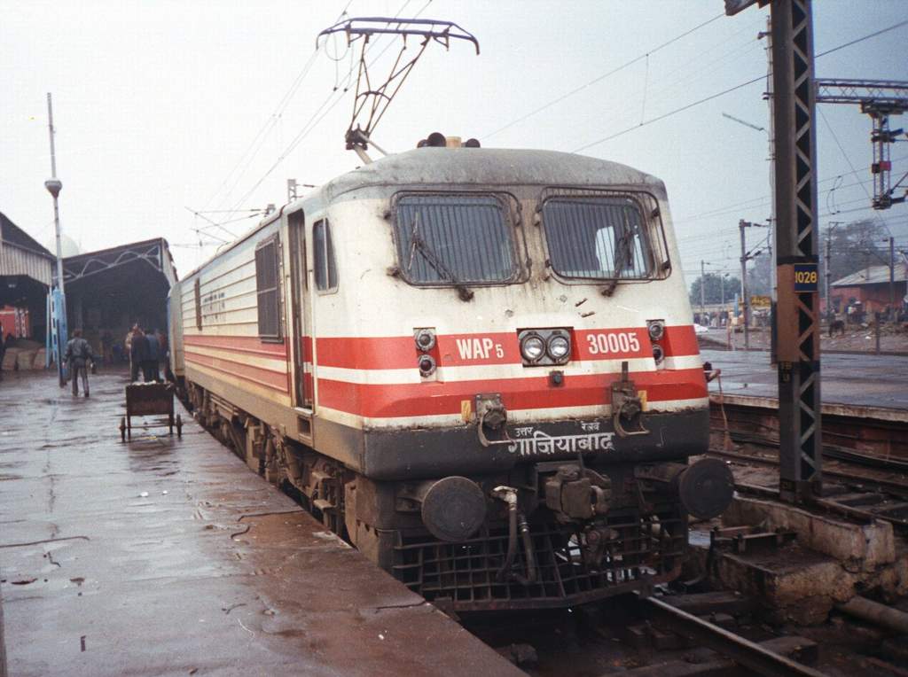 WAP5_30005_LKO_Shatabdi.jpg