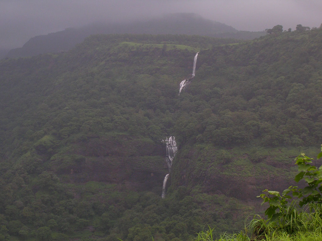 Bhor_Ghat_waterfall.jpg