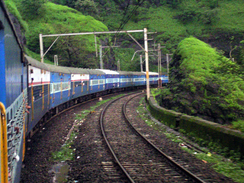 Koyna_Ghat_curve.jpg