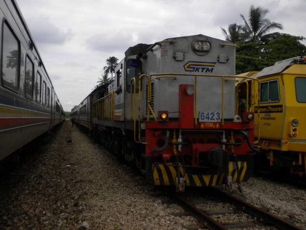 KTM #6423 with Ekspres stood in the mainline for a crossing