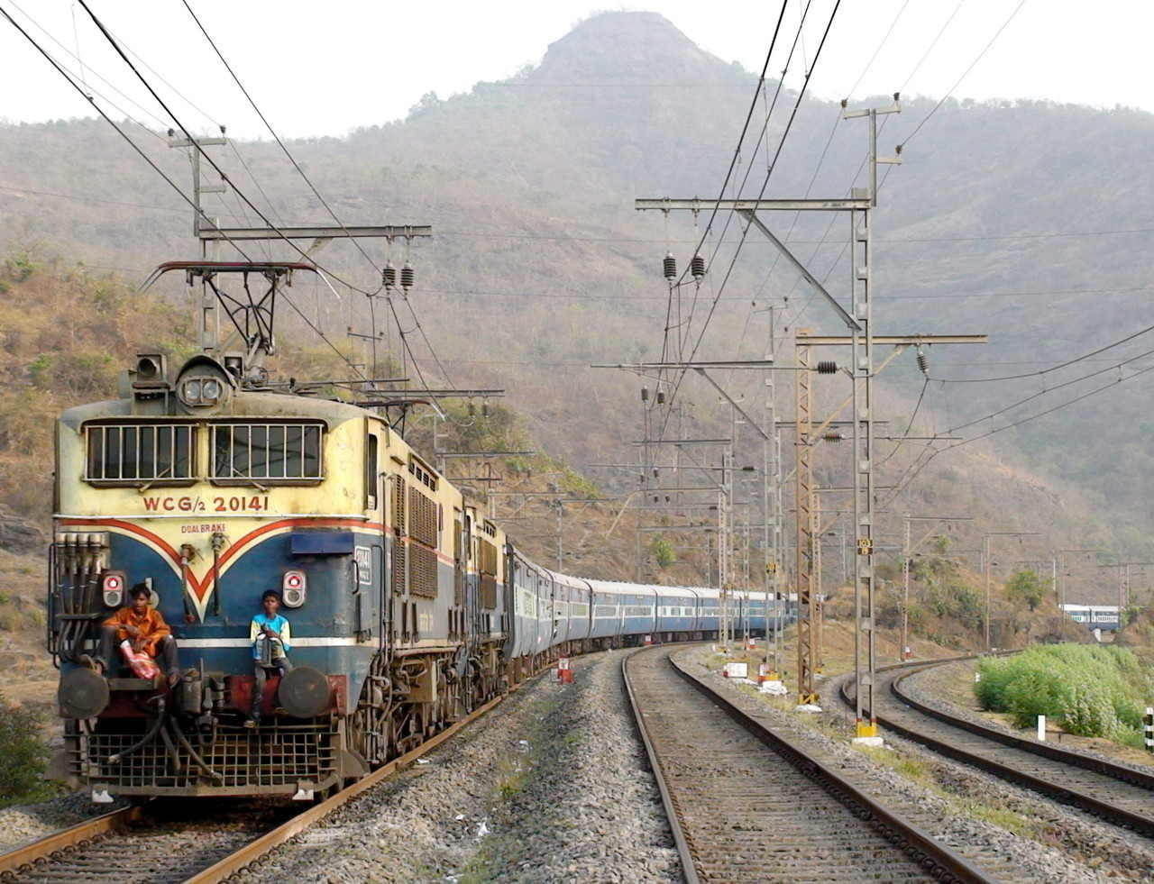 Look at the curve, look at the grace !

The KYN WCG-2# 20141 bankers pushing the Mumbai Cst Kanyakumari Express presents a bre