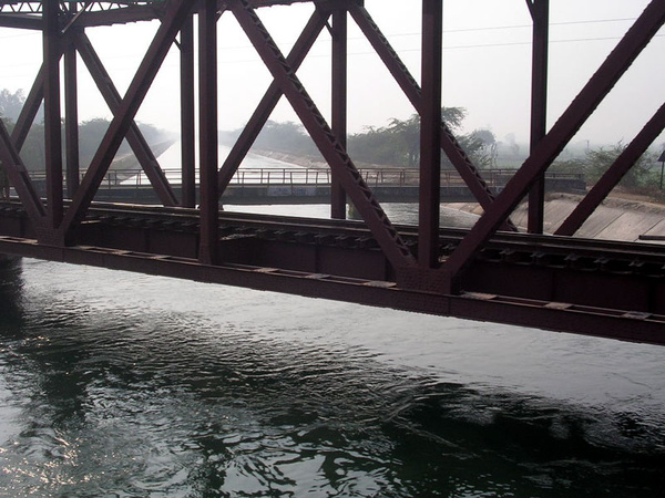 Irrigation_canal_bridge.jpg