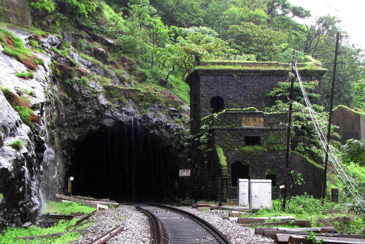 0217-tunnel-cabin