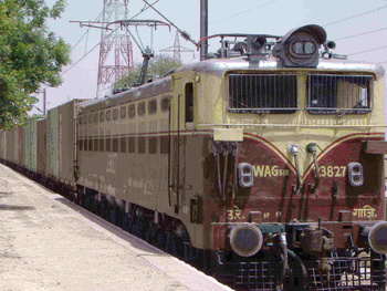 (WAG-5HR- #23827)  WAG 5HR - photographed at Rundhi on April 18, 2010 (Uttam)